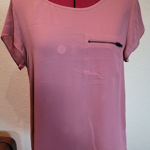 Short-sleeved blouse